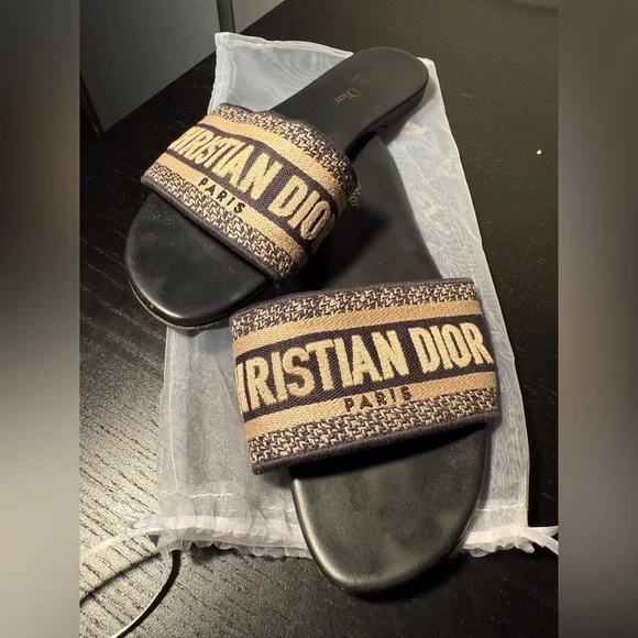 Dior Dway Slide
Deep Blue Embroidered Cotton - Picture 1 of 6